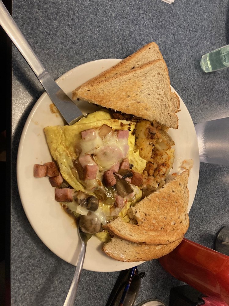 WAYLAND SQUARE DINER Updated September 2024 126 Photos & 214