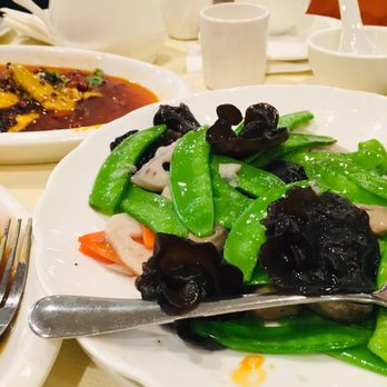 Lee Yuen Seafood Restaurant - Stir fried beans with lotus and fungus (黑木耳） - Chinese Near Me - Surrey BC, British Columbia