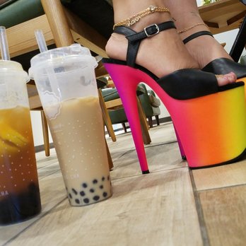 Feng Cha Teahouse - She's alone right now so she has to feng for herself - Desserts Near Me - Richardson, Texas