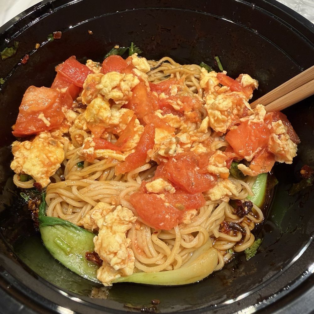Egg and tomato noodles