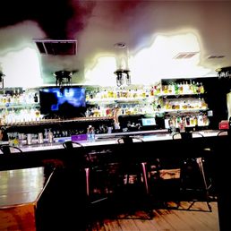 Nice bar -- let's meet at 5pm k? Nice bar -- let's meet at 5pm k?