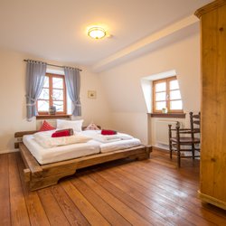 Schloss Auerbach - Schlafzimmer 2 Ferienwohnung Nibelungenland