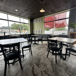 4 Dogs Brewing & Pub - Interior