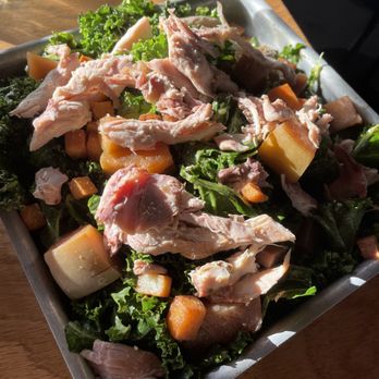 4 Hands Peacemaker - Seasonal salad - Breweries Near Me - Kirkwood, Missouri