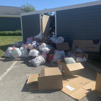 Estates at New Albany Apartments & Townhomes - Trash - Apartments Near Me - New Albany, Ohio Estates at New Albany Apartments & Townhomes - Trash - Apartments Near Me - New Albany, Ohio