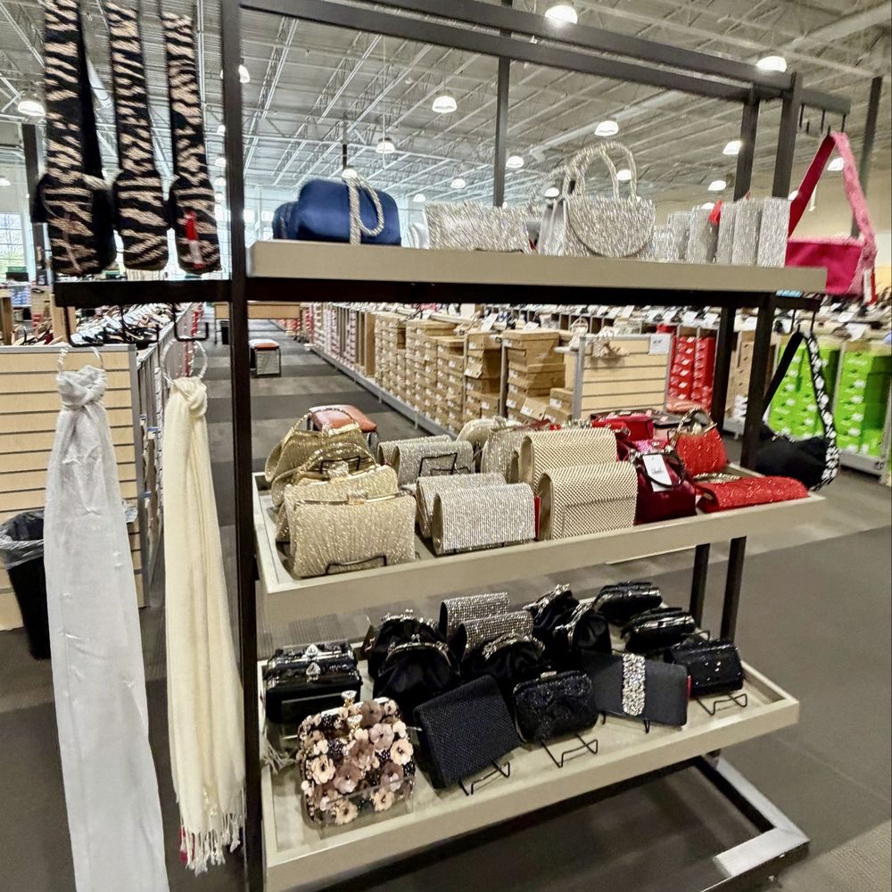 DSW Designer Shoe Warehouse - Handbags and other accessories - Shoe Stores Near Me - Homestead, Pennsylvania DSW Designer Shoe Warehouse - Handbags and other accessories - Shoe Stores Near Me - Homestead, Pennsylvania