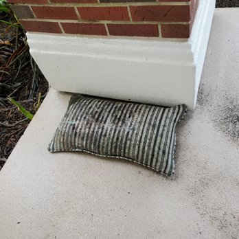 Florida Vacation Homes - Dirty pillow left on patio. - Vacation Rentals Near Me - Davenport, Florida
