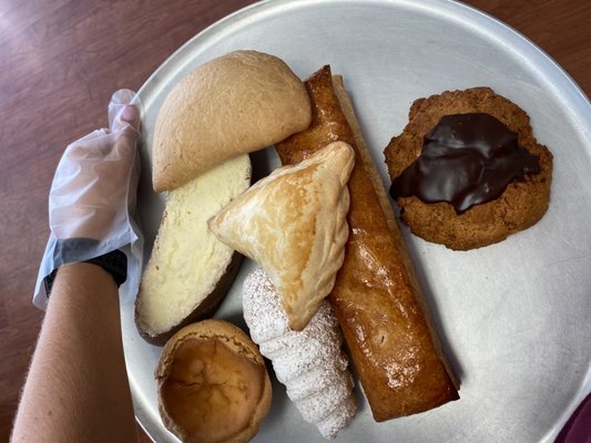 PANADERIA EL GLOBO - Updated September 2024 - 41 Photos - 5701 Hull St ...