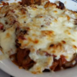 Idil - Nr.46 - - Dönerauflauf,  in Tomatensauce mit Paprika und Zwiebeln.  Mit Käse überbacken