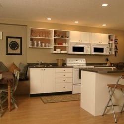 Painted Turtle Guesthouse - Fully equipped kitchen & adjacent dining area