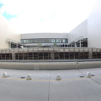 Paseo Aldrey - Patio interno. Además, lo atraviesa una calle. - Shopping Centers Near Me - Mar del Plata, C Paseo Aldrey - Patio interno. Además, lo atraviesa una calle. - Shopping Centers Near Me - Mar del Plata, C