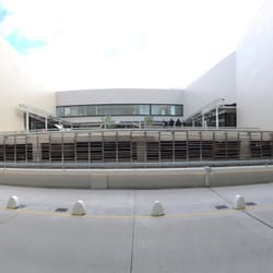 Paseo Aldrey - Patio interno. Además, lo atraviesa una calle.