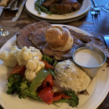 Gadsby's Tavern Restaurant - Prime rib - New American Near Me - Alexandria, Virginia