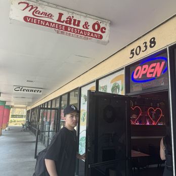 Mama Lau va Oc - Outside - Vietnamese Near Me - Orlando, Florida Mama Lau va Oc - Outside - Vietnamese Near Me - Orlando, Florida
