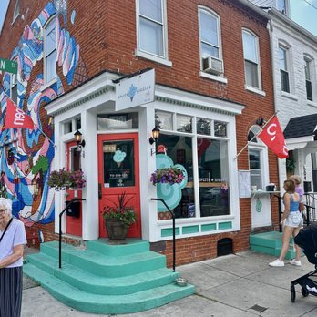 Splits And Giggles - Outside - Ice Cream & Frozen Yogurt Near Me - Lancaster, Pennsylvania