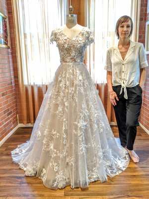 Darya's Alterations: ~ 20 Years of Perfection in Professional Alterations and Costume Construction - The Art of Costume Construction:
20 Years of Perfection
 

Darya Fomina is a constructor of costumes, master seamstress, and lead draper for