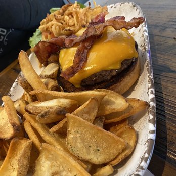 Beavers Pub - Maple burger - Pubs Near Me - Bay City, Michigan