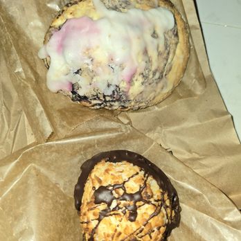 Cali Cream - Blueberry cookie and chocolate dipped coconut macaroon - Ice Cream & Frozen Yogurt Near Me - San Diego, California