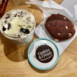 Cookies & Cream Banana Pudding Medium, Red Velvet Banana Pudding Cookie Cookies & Cream Banana Pudding Medium, Red Velvet Banana Pudding Cookie