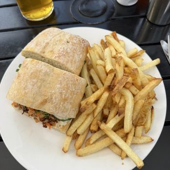 Pipeline Craft Taps & Kitchen - New American Near Me - Mount Shasta, California