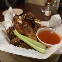 Downtown Grill & Brewery - Smoked wings.