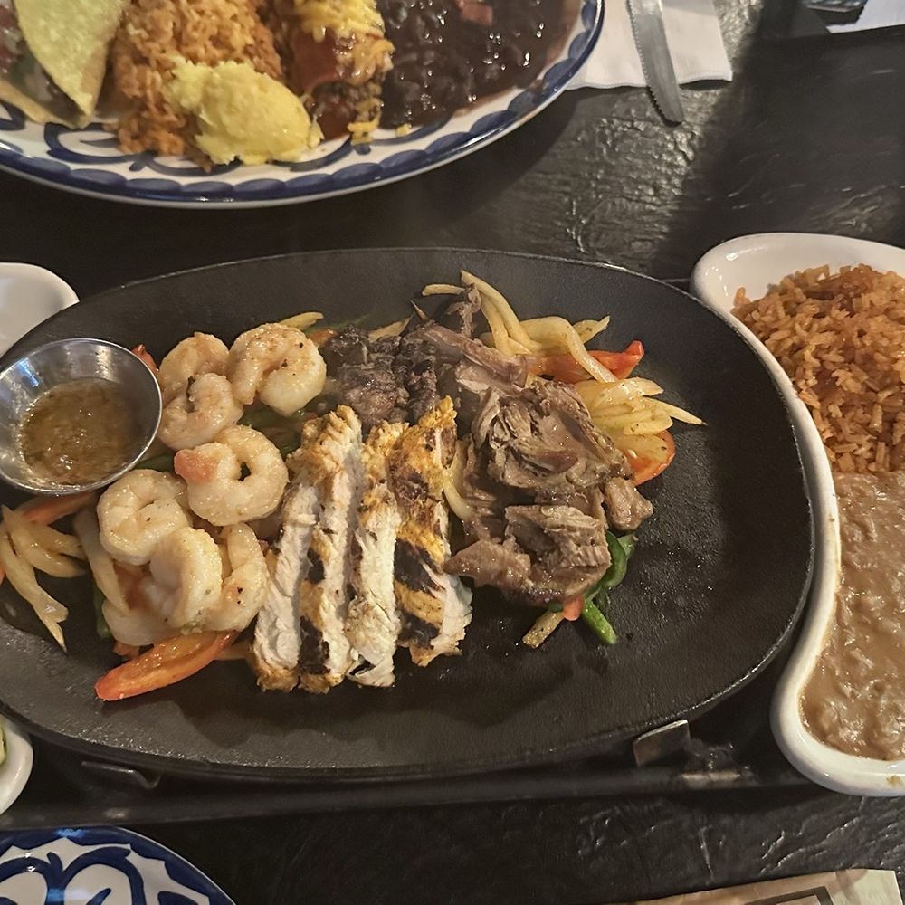 Chevys Fresh Mex - 4 Meat Mixed Grilled Fajitas - Mexican Near Me - Arlington, Virginia