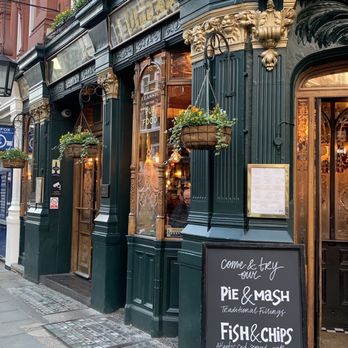 The Salisbury - exterior - Pubs Near Me - Covent Garden, XGL The Salisbury - exterior - Pubs Near Me - Covent Garden, XGL