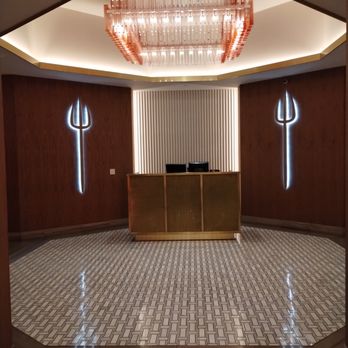 Gordon Ramsay Hell’s Kitchen - Walking up to front desk - Bars Near Me - Mashantucket, Connecticut