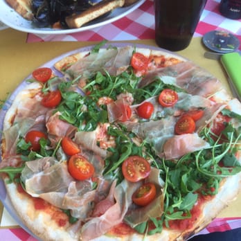 B-Restaurant - Alla Vecchia Pescheria - Ham , tomato and rocket pizza - Italian Near Me - Murano, VE B-Restaurant - Alla Vecchia Pescheria - Ham , tomato and rocket pizza - Italian Near Me - Murano, VE