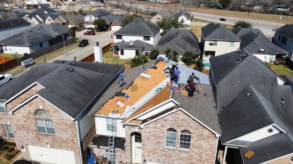 BD Roofing & Contracting Logo