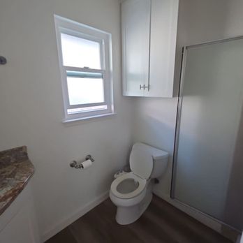 Busy Bee Construction Solutions - Old master bath - General Contractors Near Me