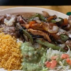 Taqueria La Espuela - Fajitas de Pollo Asado.