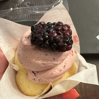 Hopscotch - Lemon Berry Cupcake - Cupcakes Near Me - Champaign, Illinois