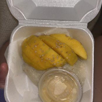 Che Thai - MANGO STICKY RICE - Asian Fusion Near Me - Chicago, Illinois Che Thai - MANGO STICKY RICE - Asian Fusion Near Me - Chicago, Illinois