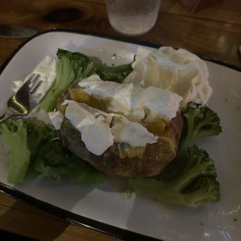 MacLaomainn's Scottish Pub - Loaded baked potato - Pubs Near Me - Chester, Vermont