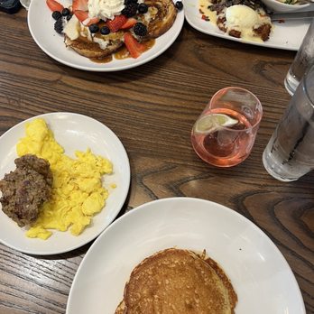 Another Broken Egg Cafe - Pancakes, egg and pork sausage with cranberry mimosa - American Near Me - Columbus, Ohio