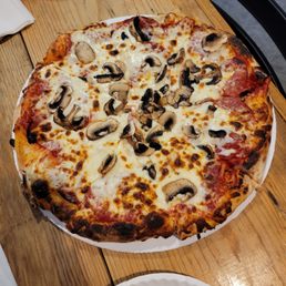 Pepperoni & Mushroom pizza