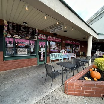 Confectionately Yours - Outside seating - Ice Cream & Frozen Yogurt Near Me - Franklin Park, New Jersey Confectionately Yours - Outside seating - Ice Cream & Frozen Yogurt Near Me - Franklin Park, New Jersey