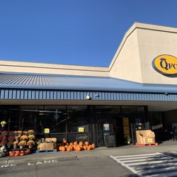 QFC - Entrance to the right by the parking lot, Sunday 29 October 2023.