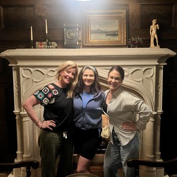 The Colonel’s Club - Fireplace in lounge - American Near Me - Baton Rouge, Louisiana