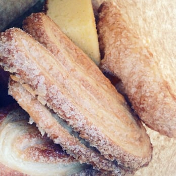Los Lobos Bakery - Compramos un montón de pan! // We bought a whole bunch of sweet bread! - Bakeries Near Me - Azusa, California