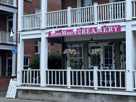 Moo Moo's Creamery - The World’s Best Ice Cream Shop by null