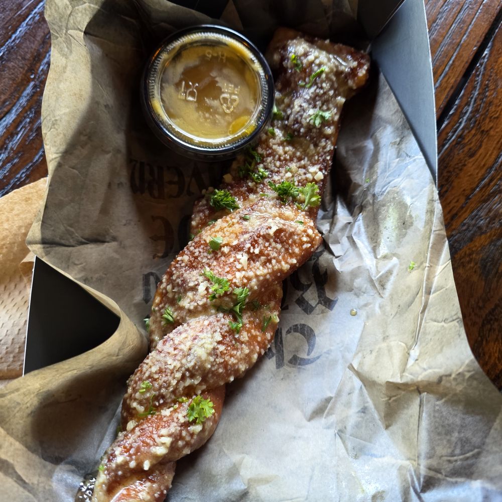 The Burning Blade Tavern - $11.99 Hunter's Garlic Stake - Excellent - Bars Near Me - Orlando, Florida