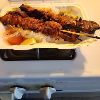 YUM BRO - This is the chicken BBQ rice bowl and it is really delicious and two pieces of chicken didn't make home its in my belly - Filipino Near Me YUM BRO - This is the chicken BBQ rice bowl and it is really delicious and two pieces of chicken didn't make home its in my belly - Filipino Near Me