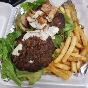 Beauty's Pizza - Bacon cheeseburger w/fries. Auto Served w/mayo on the bun. - Pizza Near Me - Cambridge, Massachusetts Beauty's Pizza - Bacon cheeseburger w/fries. Auto Served w/mayo on the bun. - Pizza Near Me - Cambridge, Massachusetts
