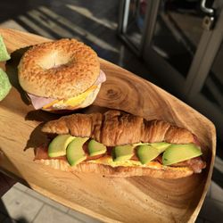 Cafe 'Alalā - Ham egg & cheese bagel sandwich