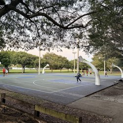 Country Lake Park - Bball courts