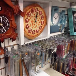 Kim's Watches - They even hav a pizza clock! Too cute!