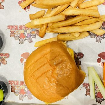 Barnwood - Manteca - Kids cheeseburger with fresh fruits (grapes), veggie sticks, and fries - Barbeque Near Me - Manteca, California