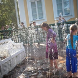 East West Tours - Kids Love Petergoff Fountains